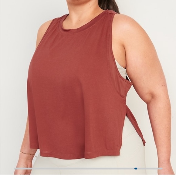 Old Navy Sleeveless UltraLite All Day Performance Cropped Top - Picture 7 of 7